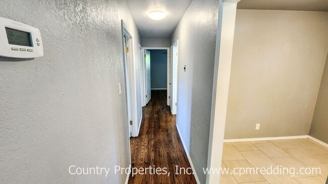 Building Photo - Garden Tract 3-Bedroom House with Hardwood...