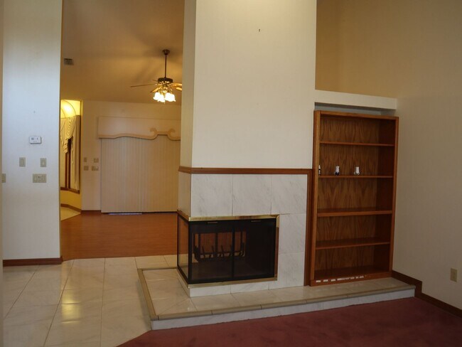 Building Photo - Beautiful Brick Home in Crystal Lakes Estate Call Carole Arcaro 386-216-4900 Deltona Lakes Realty