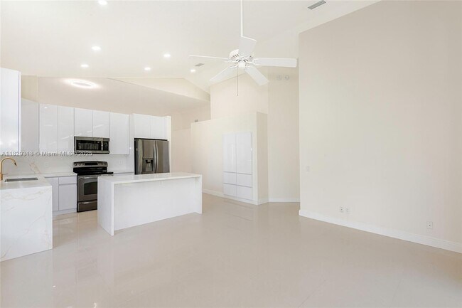 Building Photo - 10418 Brasilia St