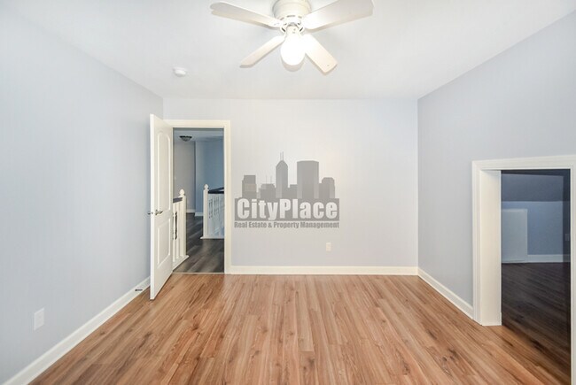 Building Photo - 4440 Valley Trace Dr