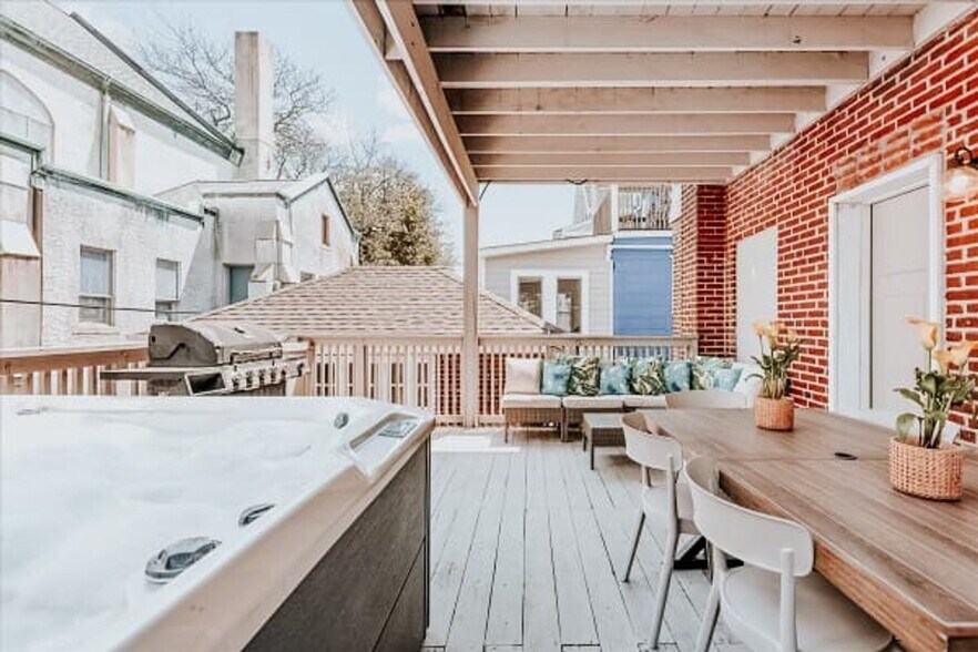 Building Photo - 3 S Surrey Ave