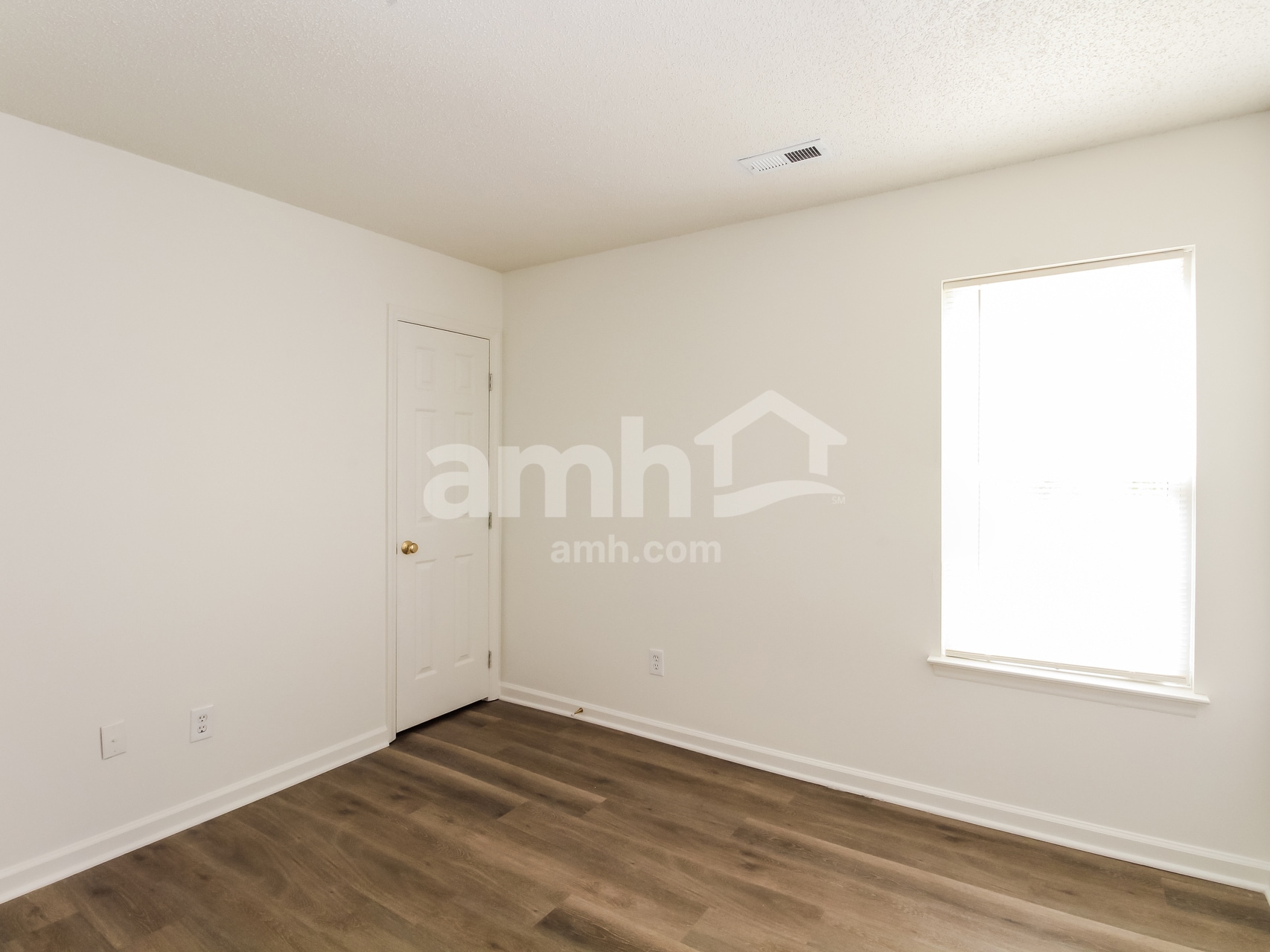 Building Photo - 628 Windsor Dr SE