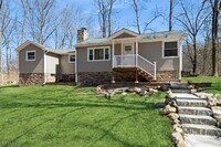 Building Photo - 100 Poplar Ln