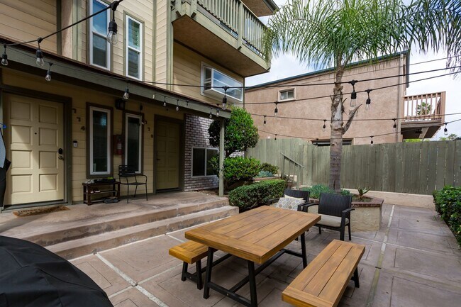 Building Photo - 776 Sapphire St