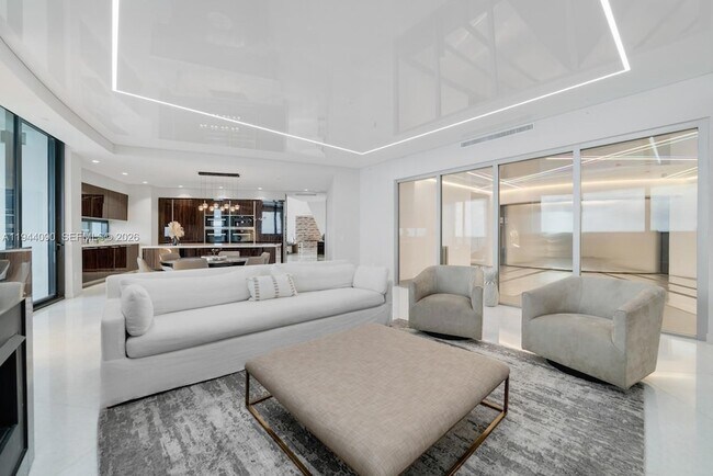 Building Photo - 18555 Collins Ave