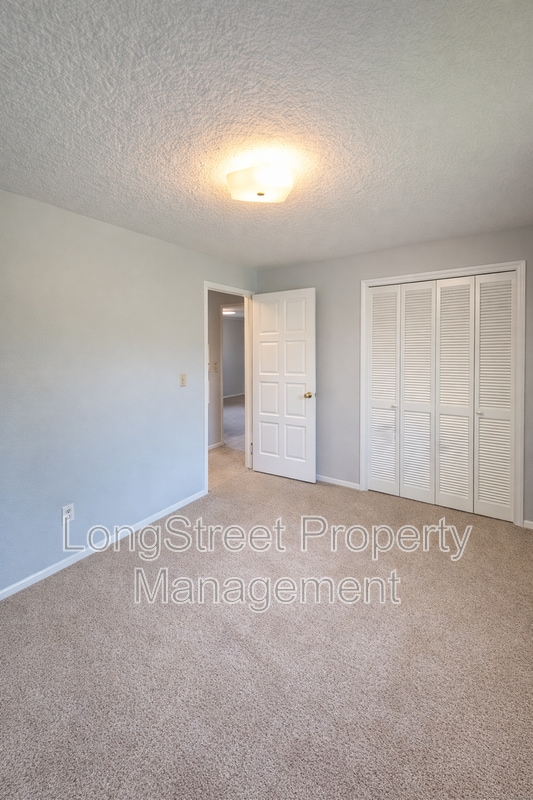 Building Photo - 2917 Takena St SW