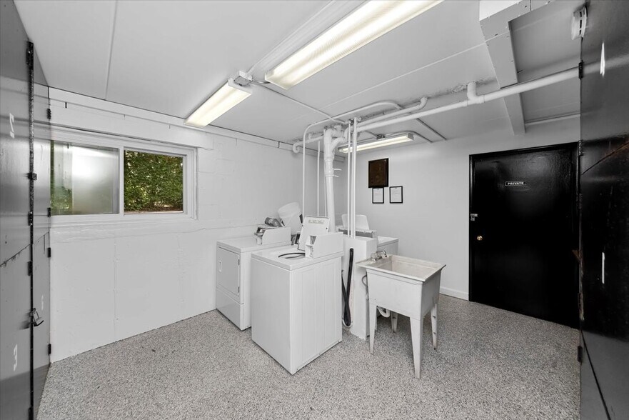 Building Photo - 300 Marlene Ct