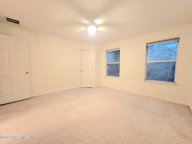 Building Photo - 915 Scrub Jay Dr