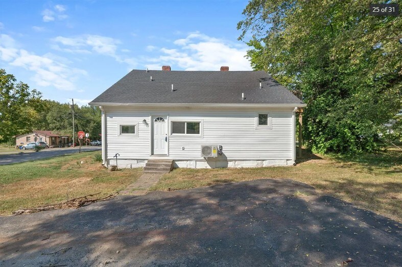 Building Photo - 629 Jackson St