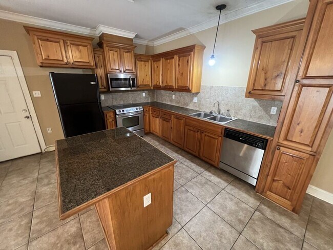 Building Photo - Charming 3-bedroom 2-bathroom in South Burbank Neighborhood!