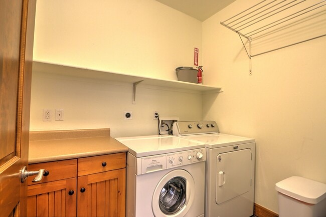 Building Photo - 408 Settlement Ln