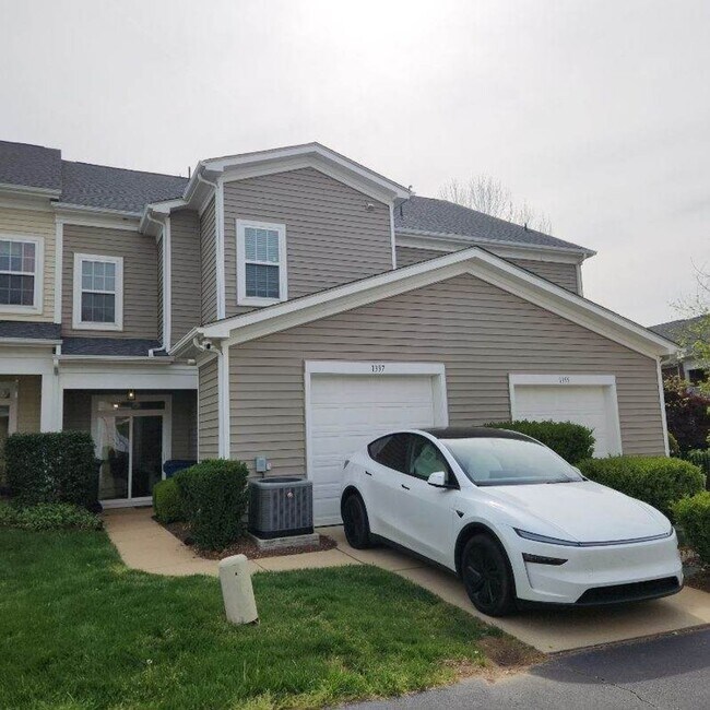 Building Photo - Stunning 3BD, 2.5BA Raleigh Townhome with a 1-Car Garage and Premier HOA Amenities