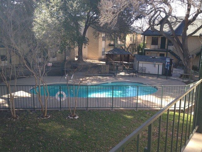 Building Photo - 1624 Aquarena Springs Dr