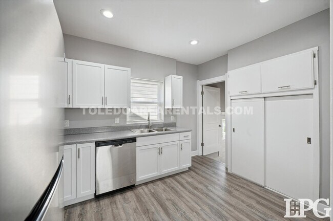 Building Photo - 630 Colima Dr