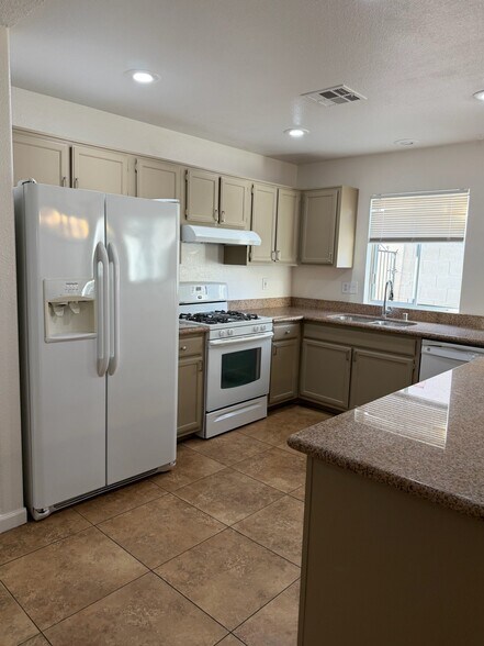 Building Photo - 3380 Stacey Lyn Dr