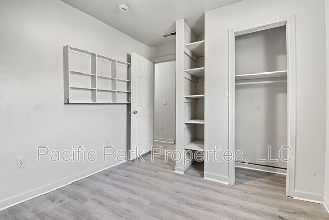 Building Photo - 502 S Holmes Ave