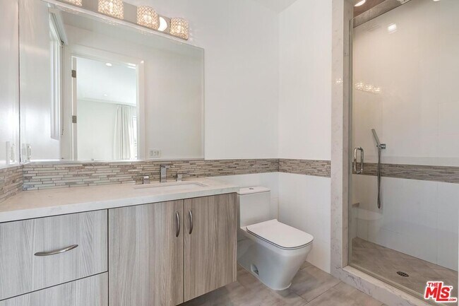 Building Photo - 312 S Palm Dr