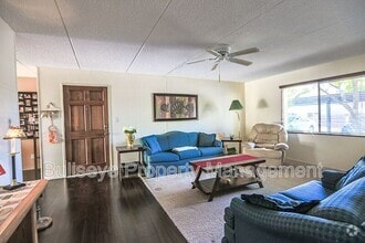 Building Photo - 4201 E Camelback Rd
