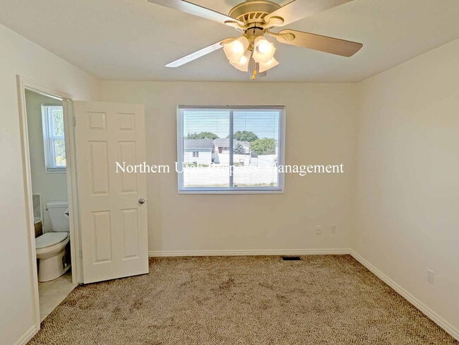 Building Photo - Updated 4 Bed, 2 Bath SFH