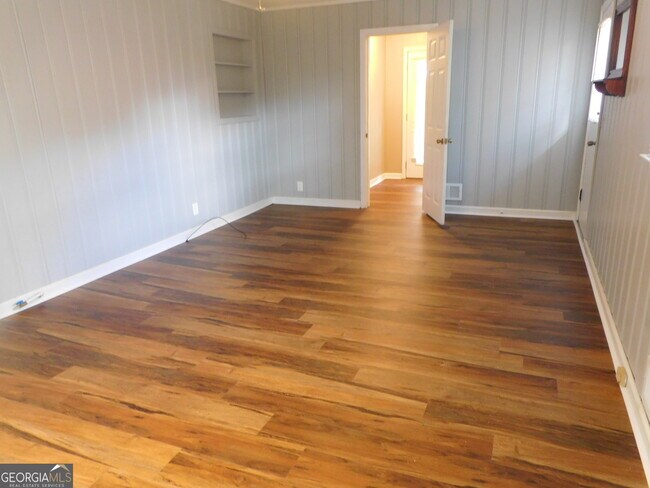 Building Photo - 893 Andrews Dr NW