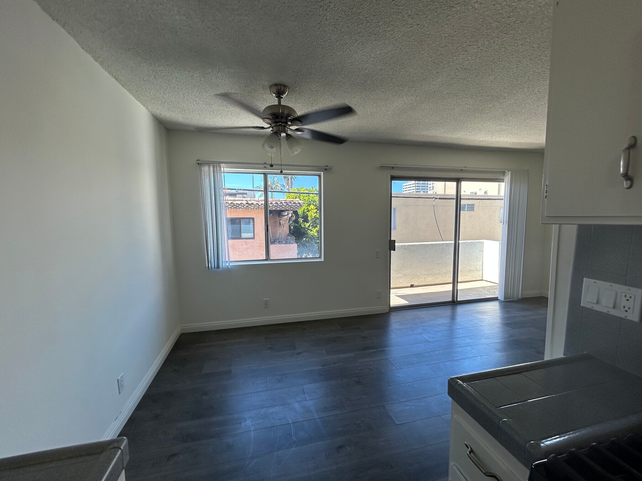 Building Photo - 1333 S Bundy Dr