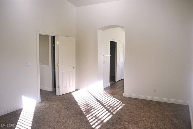 Building Photo - 10031 Cranbrook Falls Ct