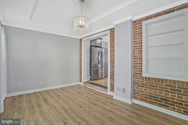 Building Photo - 5758 Biscayne Dr