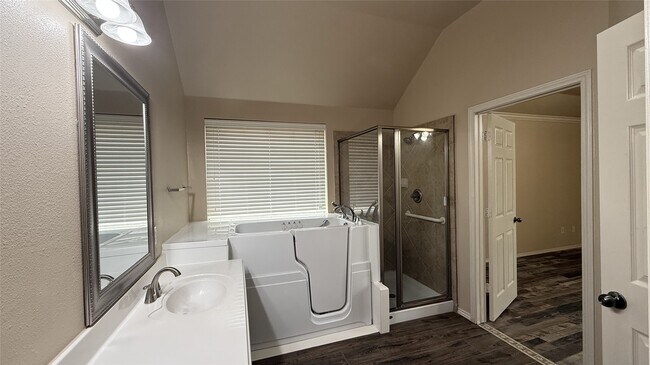 Building Photo - 13615 Evening Wind Dr