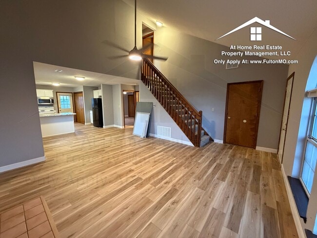 Building Photo - 2711 Mayflower Dr