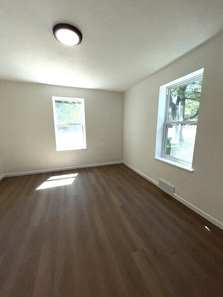Building Photo - 3919 Jamieson Ave