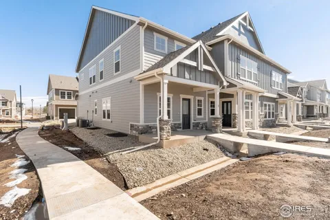 Building Photo - 2433 Ridge Top Dr
