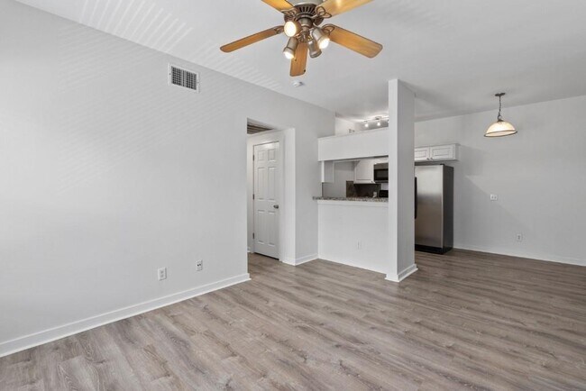 Building Photo - 2106 Cullen Ave