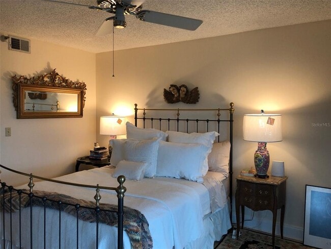 Building Photo - 160 Columbia Dr