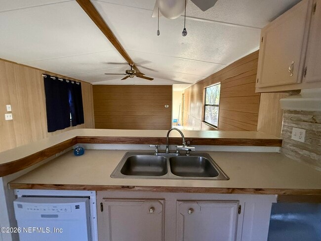 Building Photo - 1001 Diane St