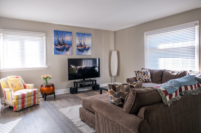 Building Photo - 5530 N Haight Ave