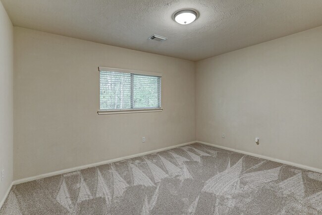 Building Photo - 18 Prairie Oak Dr