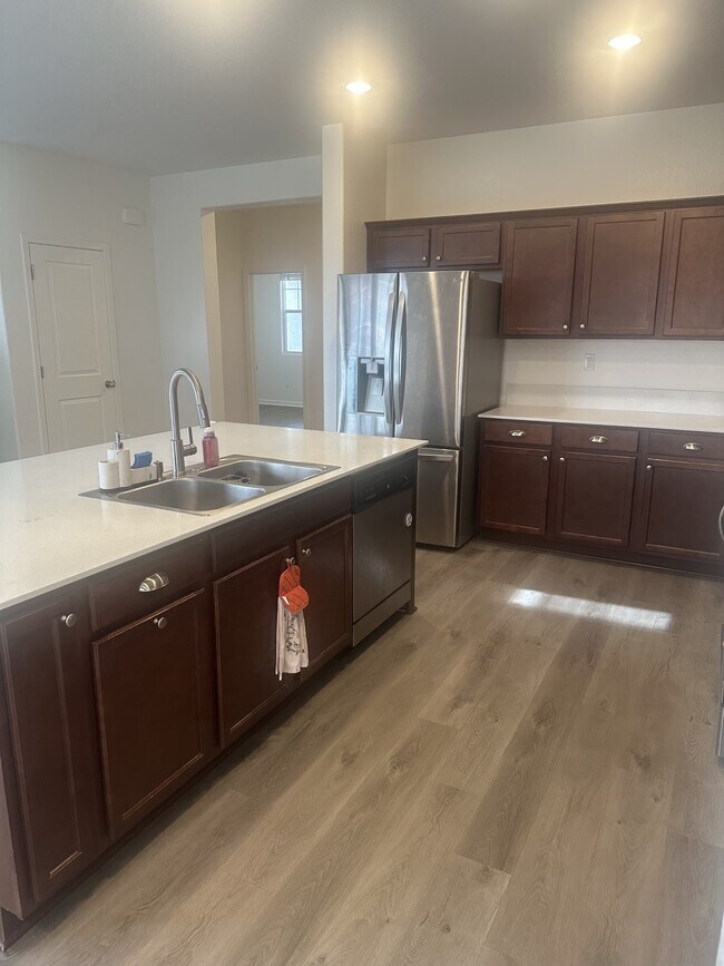 Building Photo - 9340 Bay Dr