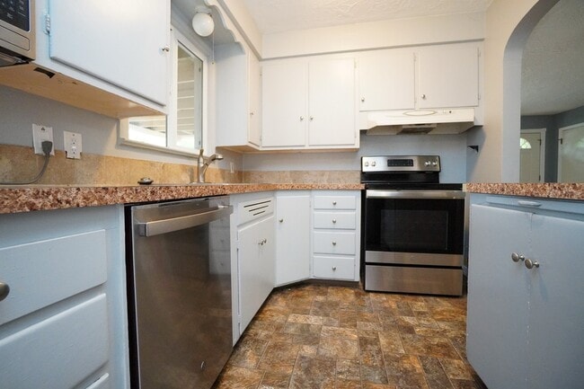 Building Photo - 1517 Chrisway Dr