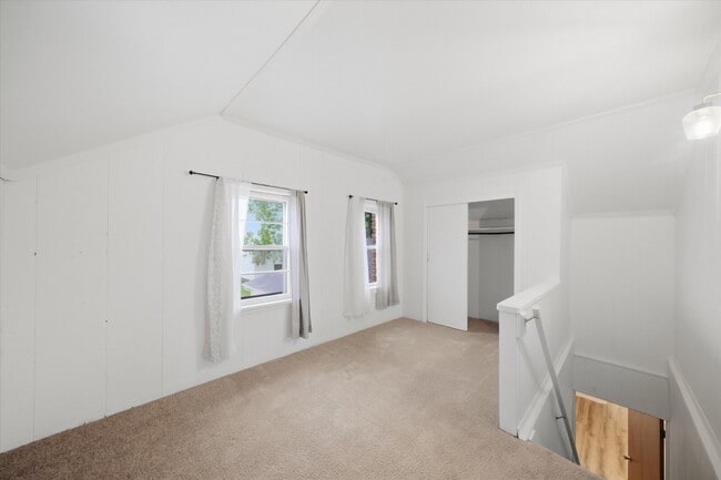 Building Photo - 3-Bed, 1-Bath Country Home in McHenry