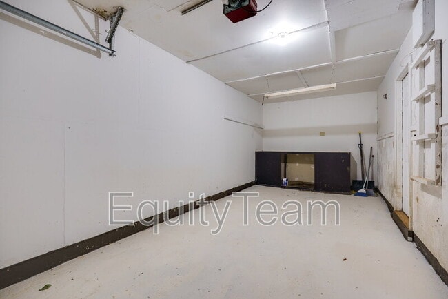 Building Photo - 9609 Helmsley Way