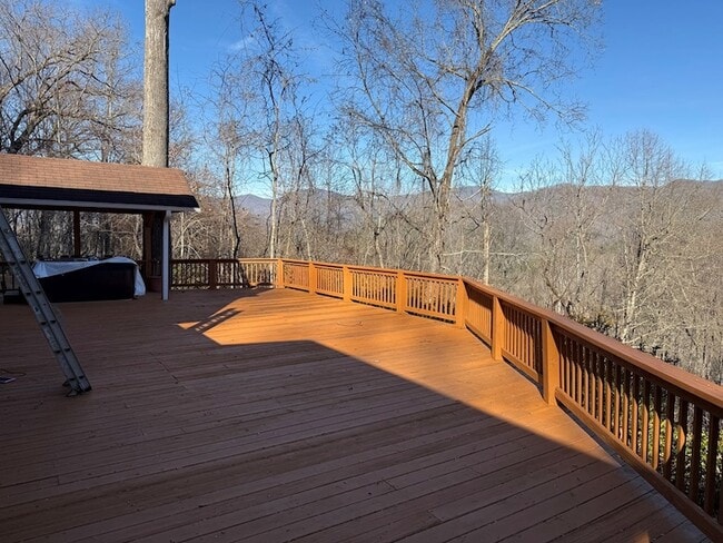 Building Photo - 523 Sundown Dr