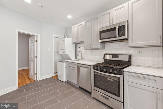 Building Photo - 1711 S 6th St