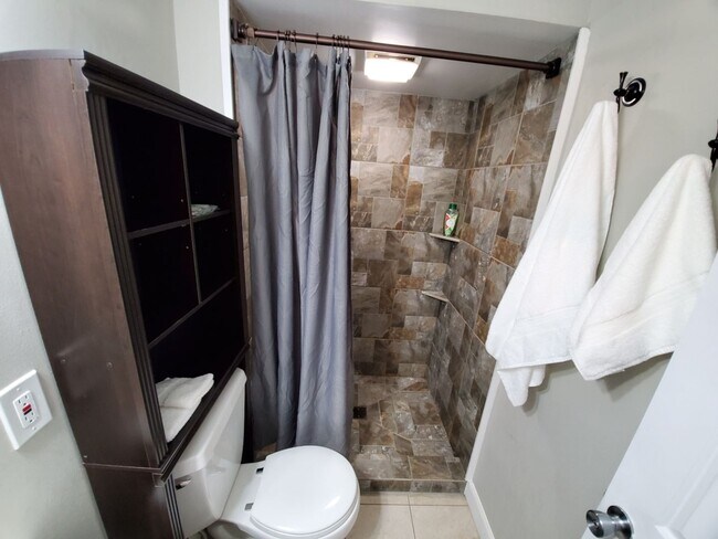 Building Photo - Furnished family home with large fenced backyard