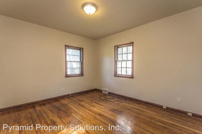 Building Photo - 4 br, 1 bath House - 5 E Park Ave