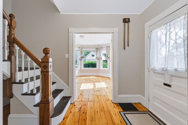 Building Photo - 37 Thorndike St