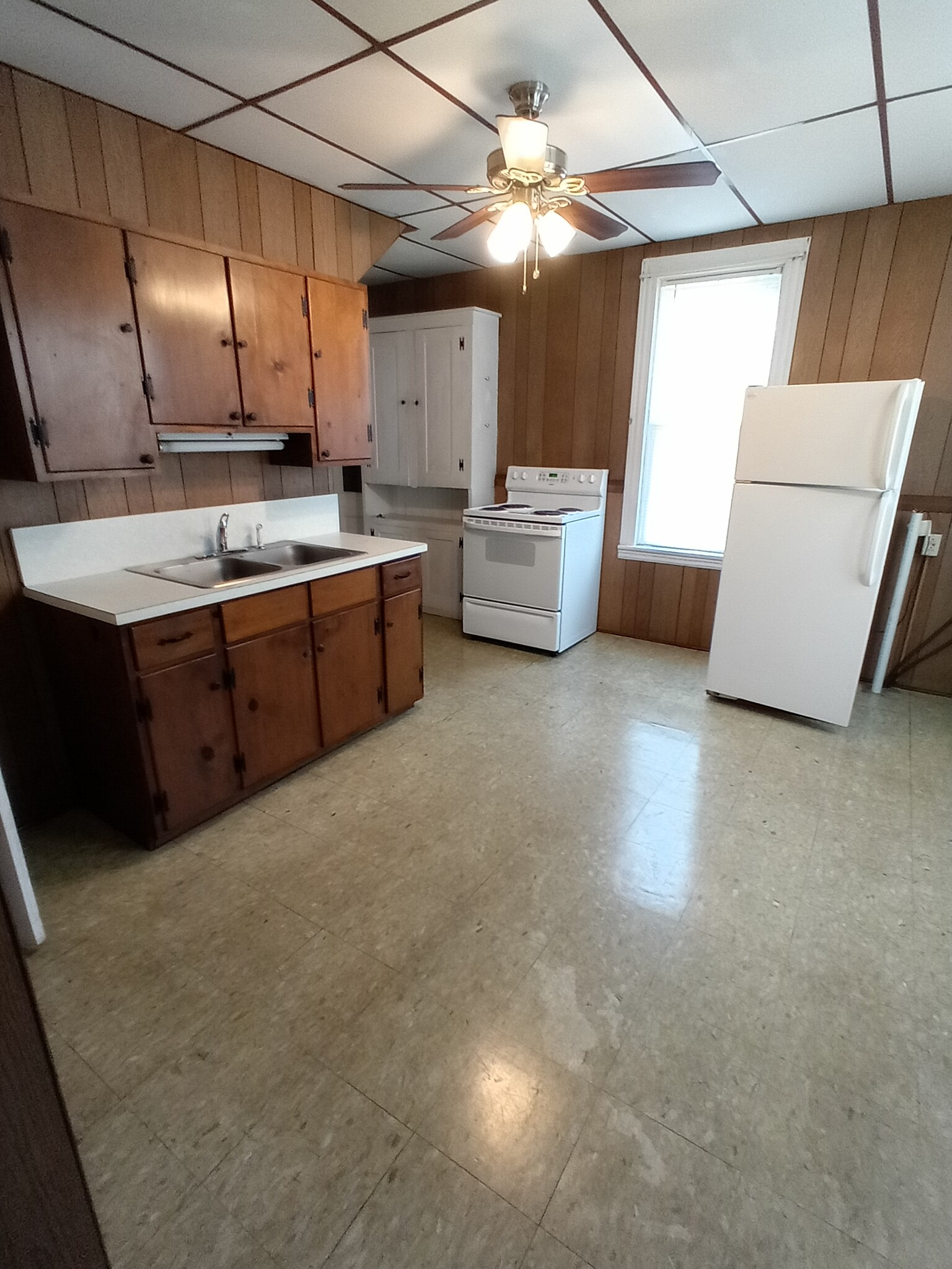Kitchen videos - 117 W High St