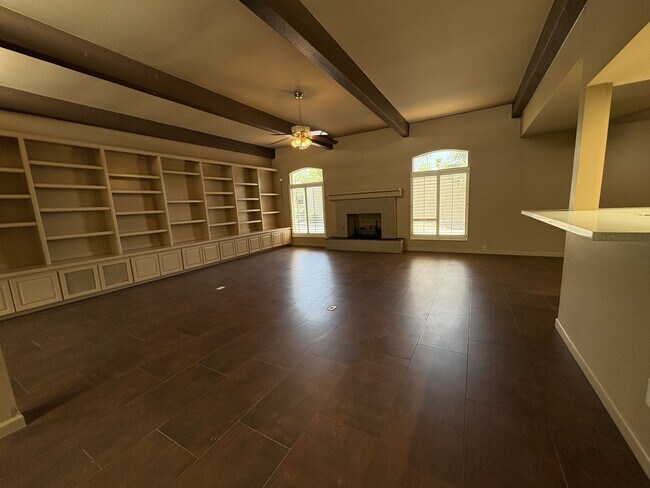 Building Photo - Highly sought community of Colonia Verde
