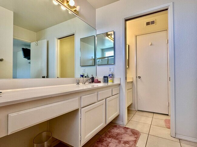 Building Photo - 105 Durango Cir