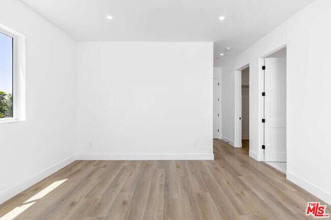 Building Photo - 5050 Cleon Ave