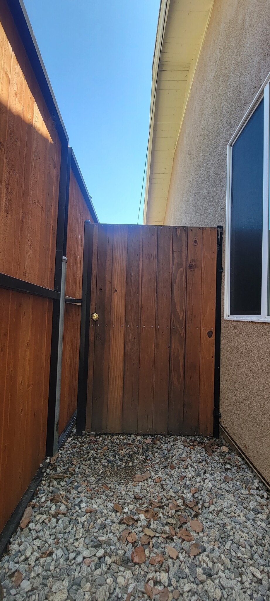 private entrance to the property - 110 N San Marino Ave